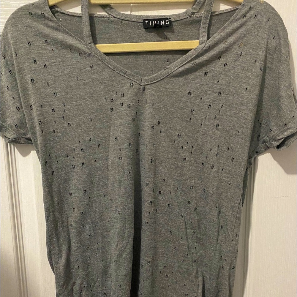 gray tshirt